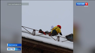 В Сыктывкаре на борьбу со снегопадом вышел Карлсон