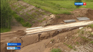 Обильные осадки разрушили временный мост, параллельный Краснозатонскому