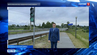 В Емве появился первый и пока единственный в городе светофор – на мосту через реку Кылтовка