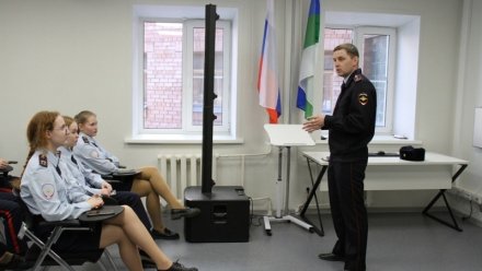 В Сыктывкаре полицейские провели профилактическую беседу для кадетов