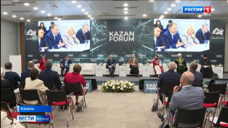 Ростислав Гольдштейн принял участие в работе делового форума "Россия - Исламский мир" в Казани