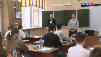 Выпускники школ Коми сдают экзамены по информатике и иностранным языкам