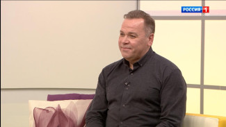 "Олӧм-вылӧм". О жизни и творчестве солиста Мариинского театра, уроженца с.Вомын Корткеросского района Михаила Макарова