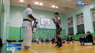 Юные воркутинцы постигают искусство карате 