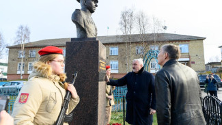 Владимир Уйба почтил память усть-цилемских Героев России Владимира Носова и Ивана Поздеева