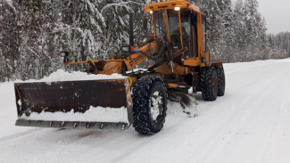 В Усть-Вымском районе в работе по очистке дорог задействовано 6 единиц спецтехники
