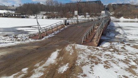 В Сыктывкаре из-за подъема воды в реке демонтируют наплавной мост