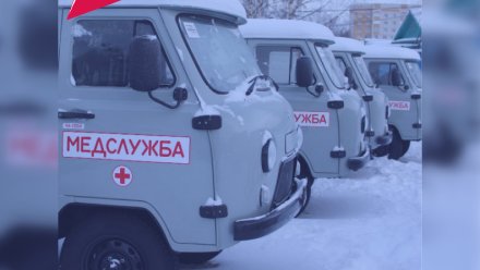Районным больницам Коми продолжают передавать санитарные автомобили 