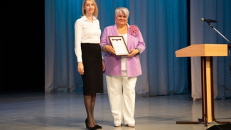 Чествование лучших медсестёр и акушерок Коми: трогательные моменты, вдохновляющие слова и заслуженные награды