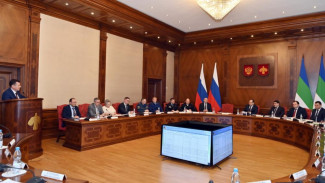 Ростислав Гольдштейн поручил в срочном порядке оборудовать пешеходные переходы у школ Сыктывкара и Ухты световыми проекторами