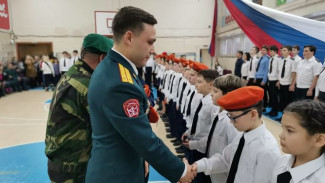 В Сыктывкаре офицеры Росгвардии приняли участие в церемонии принятия присяги кадетами школы №3 им. Василия Лыткина