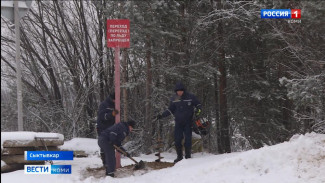 В местечке Алёшино под Сыктывкаром обустраивают пешеходную переправу через Вычегду