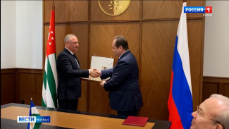 Ростислав Гольдштейн поздравил Бадру Гунбу со вступлением в должность президента Абхазии