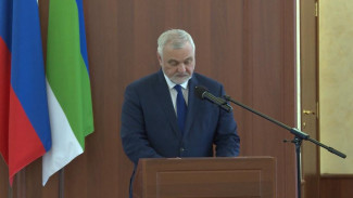 Владимир Уйба вручил государственные награды работникам социальной защиты населения.