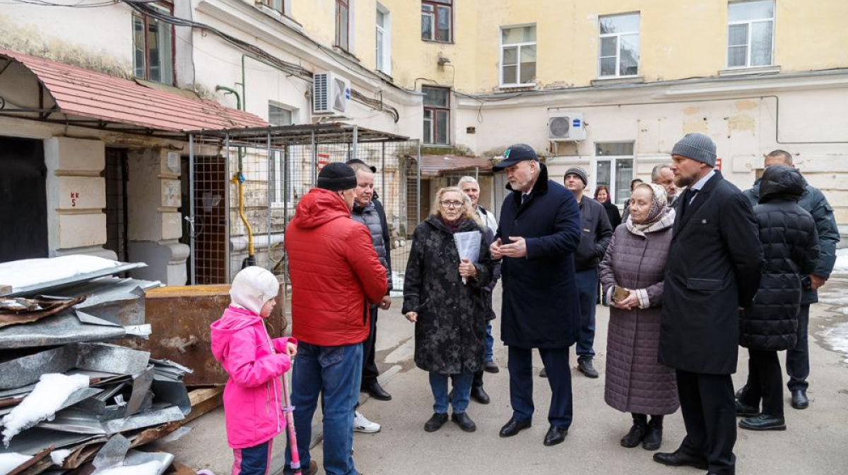 Глава Республики Коми проинспектировал ход капитального ремонта  многоквартирного дома по адресу ул. Ленина 43 в г. Сыктывкар – ГТРК «Коми  Гор»