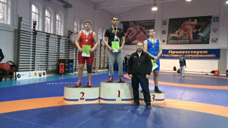 Девять медалей завоевали вольники Коми на первенстве СЗФО