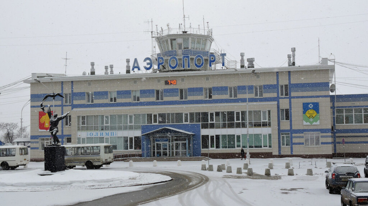 Аэропорт сыктывкар. Аэропорт города Сыктывкар. Аэропорт Сыктывкар имени Петра Истомина. Аэровокзал Сыктывкар. Старый аэропорт Сыктывкар.