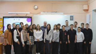 Офицер Росгвардии Коми провел урок мужества для сыктывкарских  школьников