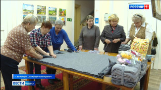 Волонтеры совместно с участниками проекта "Ты сможешь!" готовят гуманитарный груз для бойцов СВО