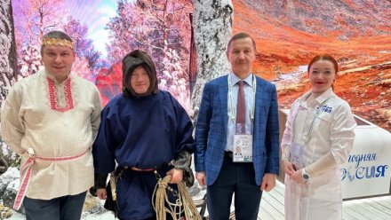 Ильдар Андарьянов открыл стенд Коми на выставке «Россия»