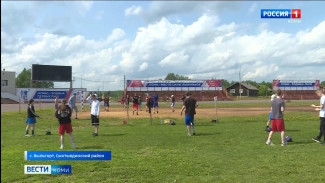 На стадионе Республиканского комплекса имени Раисы Сметаниной проходят тренировки по боксу