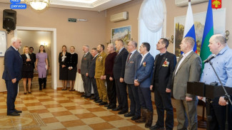 Владимир Уйба вручил награды ветеранам войны в Афганистане