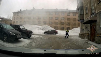 Владимир Колокольцев наградил полицейских из Воркуты, которые помогли жителям многоквартирного дома эвакуироваться при пожаре