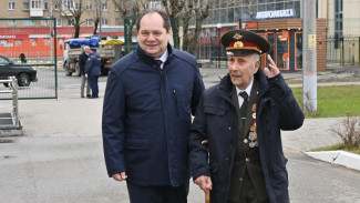 Ростислав Гольдштейн проводил ветерана Николая Рочева на Парад Победы в Москву