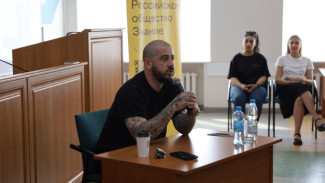 Как построить монолог и карьеру: студенты Сыктывкара встретились со стендап-комиком Стасом Старовойтовым 