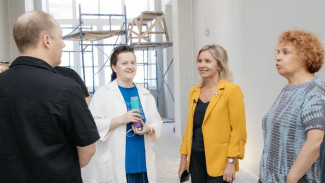 Наталья Якимова проконтролировала ход капремонта в старинном корпусе Пушкинской гимназии