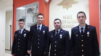 Владимир Колокольцев наградил сотрудников за мужество и героизм, проявленные при спасении погибавших граждан