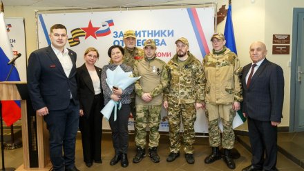 Владимир Уйба вручил награды бойцам из Республики Коми, с честью выполнившим воинский долг на СВО