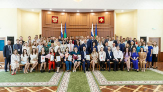 Владимир Уйба напутствовал выпускников проекта "Стажёр"