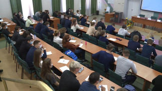 В Сыктывкаре общественники и полицейские провели для студентов семинар по противодействию деструктивным течениям и экстремизму