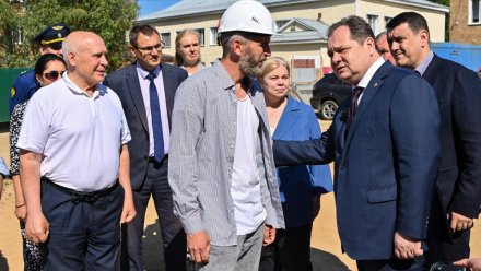 Ростислав Гольдштейн потребовал от подрядчика сдать поликлинику в Усть-Куломе до конца года