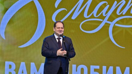 Ростислав Гольдштейн поздравил жительниц Республики Коми с весенним праздником 8 Марта