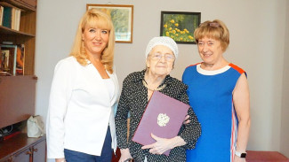 Жительницу Сыктывкара поздравили со столетним юбилеем от имени Президента России