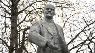 В селе Усть-Кулом торжественно открыли памятную табличку Владимиру Ильичу Ленину