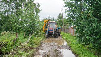 В сыктывкарском Лесозаводе продолжаются работы по очистке водопропускных систем после аномальных ливней
