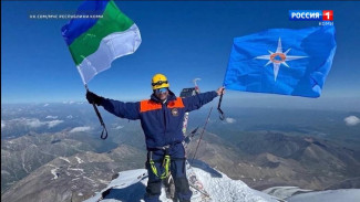 Спасатель МЧС России из Коми Сергей Аюгов покорил Эльбрус