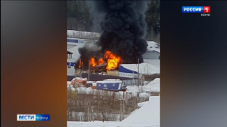 В Ухте полыхал склад запчастей: о происшествиях в Коми за сутки