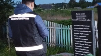 В Прилузском районе под мемориальной плитой погибла 7-летняя девочка 