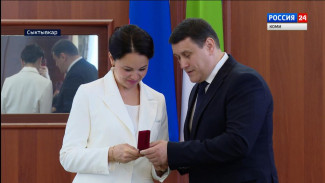 Дмитрий Братыненко вручил государственные награды жителям Республики Коми