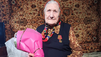 По поручению Ростислава Гольдштейна в Усть-Цилемском районе вручена первая юбилейная медаль к 80-летию Победы