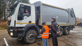 В Ухте завершился региональный конкурс водителей мусоровозной техники