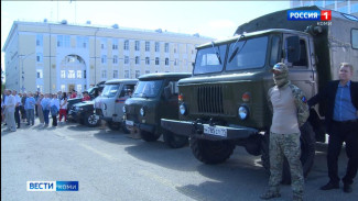 В Сыктывкаре прошла торжественная передача автомашин для нужд военных, проходящих службу в зоне СВО
