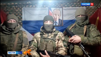 Новогодние пожелания всем жителям Коми прислали бойцы Гаубичного артиллеристского дивизиона Ленинградского гвардейского полка