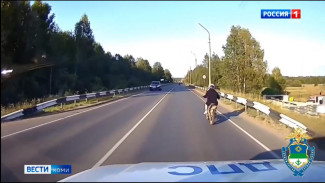 В Сыктывкаре в районе поселка Краснозатонский за управление мотоциклом без прав задержан подросток