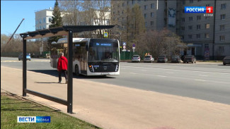 В Сыктывкаре приступили к установке остановочных комплексов у Театра оперы и балета