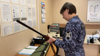 В Коми сотрудники Росгвардии информируют граждан о порядке наследования оружия